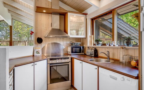 Paulette - 450M from the Sea: Cuisine, Design Intérieur, Comptoir, Bois, Appareil De Cuisine, Principaux Appliance, Plafond, Sol, Meubles, Cabinetry