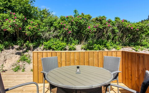 Paulette - 450M from the Sea: Meubles, Mobilier De Jardin, Table, Tableau De Plein Air, Chaise, Plate-Forme, Dur, Clôture, Tache De Bois, Jardin