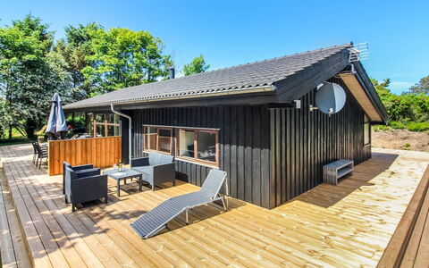 Paulette - 450M from the Sea: Bois, Dur, Planche, Chalet, Plate-Forme, Tache De Bois, Ombre, Porche, Parquet, Siding