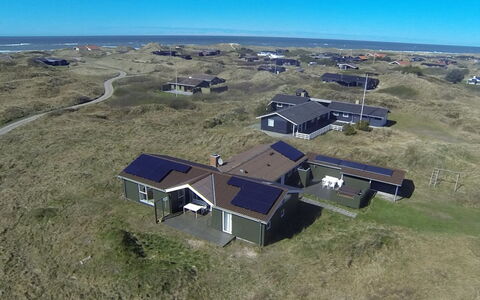 Elco - 450M from the Sea: Bois, Maison, Chalet, Domicile, Toit, Zone Rurale, Siding, Cabane En Rondins, Batiments Jardin, Dur