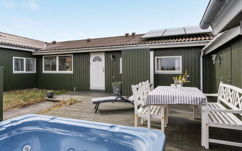 Elco - 450M from the Sea: Bois, Maison, Chalet, Domicile, Toit, Zone Rurale, Siding, Cabane En Rondins, Batiments Jardin, Dur