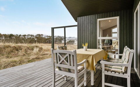 Elco - 450M from the Sea: Bois, Maison, Chalet, Domicile, Toit, Zone Rurale, Siding, Cabane En Rondins, Batiments Jardin, Dur
