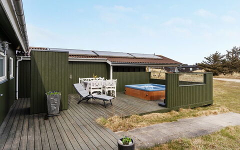 Elco - 450M from the Sea: Bois, Maison, Chalet, Domicile, Toit, Zone Rurale, Siding, Cabane En Rondins, Batiments Jardin, Dur