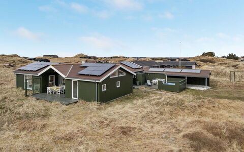 Elco - 450M from the Sea: Bois, Maison, Chalet, Domicile, Toit, Zone Rurale, Siding, Cabane En Rondins, Batiments Jardin, Dur