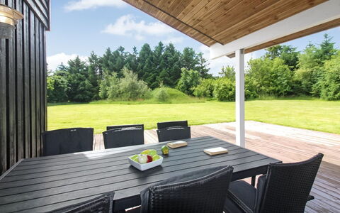 Beeke - 1.4Km from the Sea: Bois, Meubles, Porche, Lot Terre, Parquet, Table, Chaise, Mobilier De Jardin, Plafond, Plate-Forme