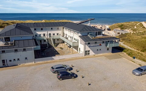 Nonni - 200M from the Sea: Herbe, Maison, Toit, Chalet, Domicile, Arbuste, Ferme, Lot Terre, Zone Rurale