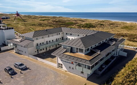Nonni - 200M from the Sea: Piscine, Mobilier De Jardin, Meubles, Recours, Dalle, Eco Hôtel, Ombre, Chaise, Loisir, Biens