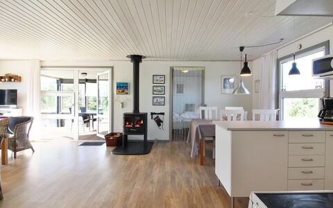 Nariman - 650M from the Sea: Bois, Tache De Bois, Planche, Dur, Chalet, Plate-Forme, Siding, Ombre, Parquet, Batiments Jardin