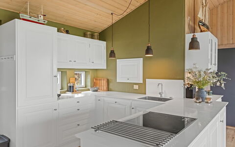 Eelin - 275M from the Sea: Cuisine, Design Intérieur, Sol, Cabinetry, Comptoir, Meubles, Bois, Plafond, Luminaire, Appareil De Cuisine