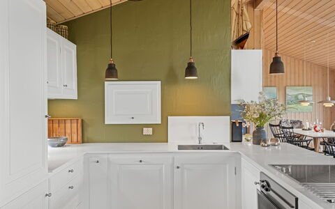 Eelin - 275M from the Sea: Design Intérieur, Cuisine, Comptoir, Sol, Meubles, Bois, Plafond, Cabinetry, Luminaire, Sol