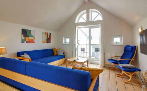 Varnava - 200M from the Sea: Meubles, Design Intérieur, Chaise, Sol, Table, Recours, Sol, Plafond, Pièce, Eco Hôtel