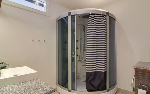Varnava - 200M from the Sea: Meubles, Design Intérieur, Chaise, Sol, Table, Recours, Sol, Plafond, Pièce, Eco Hôtel