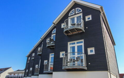 Varnava - 200M from the Sea: Meubles, Design Intérieur, Chaise, Sol, Table, Recours, Sol, Plafond, Pièce, Eco Hôtel