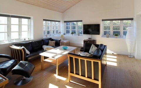 Norman - 150M from the Sea: Design Intérieur, Sol, Bois, Sol, Meubles, Plafond, Canapé, Salon, Domicile, Pièce