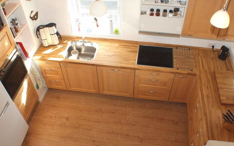 Norman - 150M from the Sea: Cuisine, Comptoir, Cabinetry, Meubles, Appareil De Cuisine, Sol, Principaux Appliance, Bois, Evier, Évier