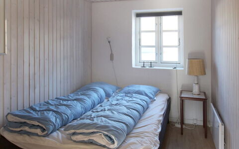 Norman - 150M from the Sea: Lit, Chambre, Drap De Lit, Bois, Literie, Sol, Linge, Meubles, Cadre De Lit, Sol
