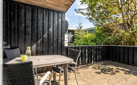 Lazorka - 450M from the Sea: Bois, Tache De Bois, Planche, Dur, Chalet, Plate-Forme, Siding, Ombre, Parquet, Batiments Jardin