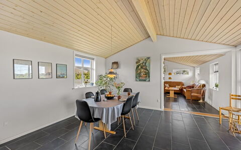 Fabio - 450M from the Sea: Plafond, Sol, Design Intérieur, Sol, Composite, Meubles, Recours, Hôtel, Conception, Daylighting