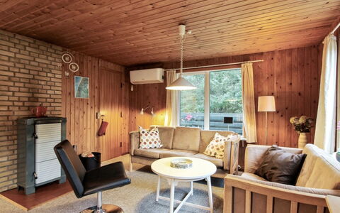 Arie - 500M from the Sea: Meubles, Design Intérieur, Chaise, Sol, Table, Recours, Sol, Plafond, Pièce, Eco Hôtel