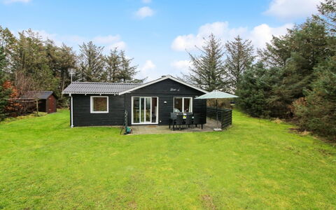 Arie - 500M from the Sea: Chalet, Jardin, Siding, Batiments Jardin, Ombre, Cour, Arrière-Cour, Pelouse, Ferme, Aménagement Paysager