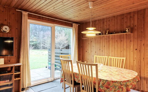 Arie - 500M from the Sea: Chalet, Jardin, Siding, Batiments Jardin, Ombre, Cour, Arrière-Cour, Pelouse, Ferme, Aménagement Paysager