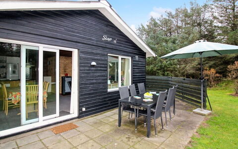 Arie - 500M from the Sea: Chalet, Jardin, Siding, Batiments Jardin, Ombre, Cour, Arrière-Cour, Pelouse, Ferme, Aménagement Paysager
