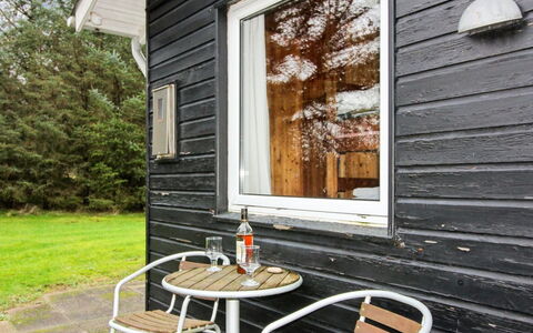 Arie - 500M from the Sea: Chalet, Jardin, Siding, Batiments Jardin, Ombre, Cour, Arrière-Cour, Pelouse, Ferme, Aménagement Paysager