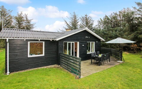 Arie - 500M from the Sea: Chalet, Jardin, Siding, Batiments Jardin, Ombre, Cour, Arrière-Cour, Pelouse, Ferme, Aménagement Paysager