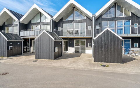 Katharine - 600M from the Sea: Bois, Chalet, Dur, Planche, Tache De Bois, Batiments Jardin, Conception, Cour, Cabane En Rondins, Arrière-Cour