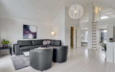Katharine - 600M from the Sea: Design Intérieur, Plafond, Sol, Canapé, Salon, Meubles, Domicile, Sol, Éclairage, Luminaire