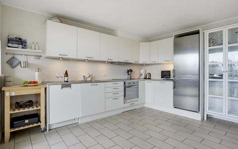 Katharine - 600M from the Sea: Cuisine, Appareil De Cuisine, Sol, Comptoir, Principaux Appliance, Sol, Design Intérieur, Cabinetry, Plafond, Meubles