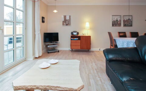 Swarthovde - 300M from the Sea: Maison, Domicile, Toit, Chalet, Arbuste, Siding, Porte, Jardin, Ferme