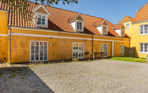 Swarthovde - 300M from the Sea: Maison, Domicile, Toit, Chalet, Arbuste, Siding, Porte, Jardin, Ferme