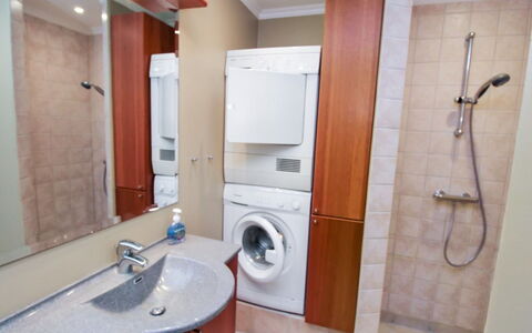 Swarthovde - 300M from the Sea: Machine À Laver, Sol, Luminaire Plomberie, Sol, Design Intérieur, Armoire De Toilette, Lavabo, Évier, Salle De Bains, Plomberie