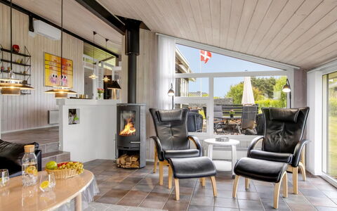 Tinja - 700M from the Sea: Bois, Meubles, Design Intérieur, Sol, Domicile, Chaise, Sol, Salon, Plafond, Dur