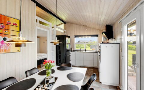 Tinja - 700M from the Sea: Design Intérieur, Plafond, Sol, Sol, Cuisine, Luminaire, Comptoir, Parquet, Électroménager, Chaise
