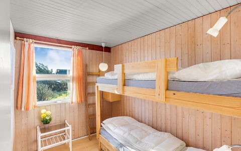 Violeta - 250M from the Sea: Lit Superposé, Bois, Design Intérieur, Lit, Chambre, Plafond, Sol, Sol, Meubles, Pièce