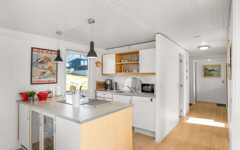 Violeta - 250M from the Sea: Bois, Cuisine, Sol, Plafond, Sol, Design Intérieur, Comptoir, Cabinetry, Appareil De Cuisine, Tache De Bois