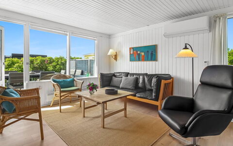 Violeta - 250M from the Sea
