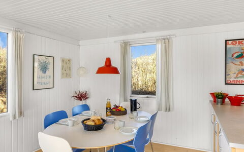 Violeta - 250M from the Sea: Design Intérieur, Plafond, Meubles, Sol, Éclairage, Sol, Luminaire, Domicile, Pièce, Salle À Manger