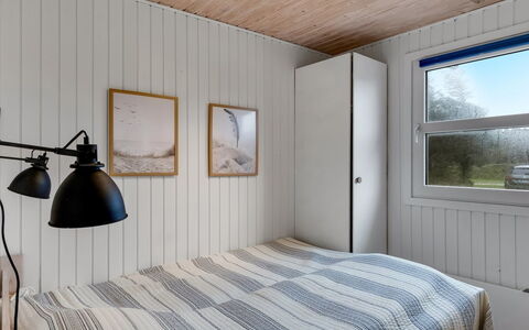 Pertti - 400M from the Sea: Chambre, Bois, Plafond, Lit, Design Intérieur, Drap De Lit, Literie, Sol, Cadre De Lit, Sol