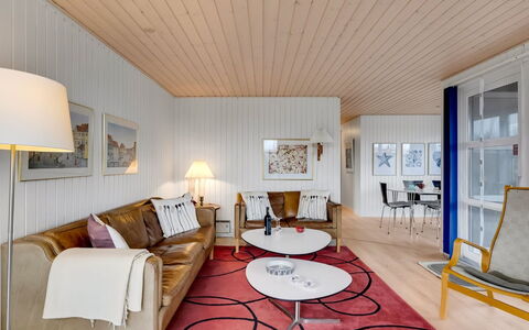 Pertti - 400M from the Sea: Design Intérieur, Sol, Sol, Meubles, Bois, Plafond, Canapé, Salon, Parquet, Domicile