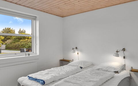 Berenika - 500M from the Sea: Mur, Plafond, Bois, Design Intérieur, Chambre, Lit, Sol, Sol, Literie, Éclairage