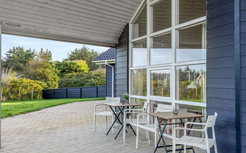 Berenika - 500M from the Sea: Domicile, Ombre, Porche, Siding, Chaise, Cour, Plate-Forme, Jardin, Dur, Pelouse