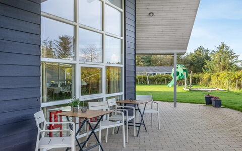 Berenika - 500M from the Sea: Meubles, Chaise, Ombre, Table Cuisine Et Salle A Manger, Mobilier De Jardin, Plafond, Jardin, Tableau De Plein Air, Pelouse, Cour