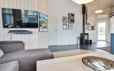 Anett - 400M from the Sea: Design Intérieur, Sol, Bois, Sol, Plafond, Meubles, Salon, Luminaire, Pièce, Canapé
