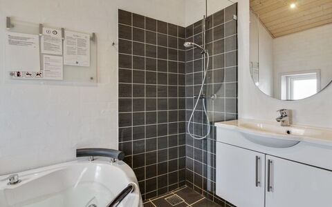 Anett - 400M from the Sea: Luminaire Plomberie, Salle De Bains, Sol, Design Intérieur, Sol, Plafond, Évier, Lavabo, Robinet, Plomberie