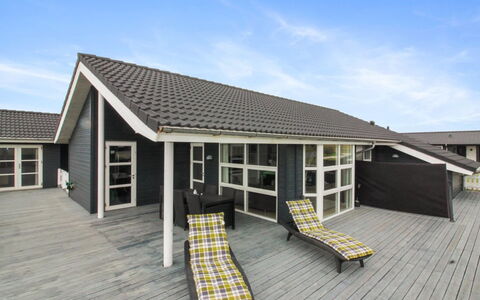 Anett - 400M from the Sea: Bois, Sol, Design Intérieur, Sol, Meubles, Parquet, Pièce, Plafond, Tache De Bois, Dur