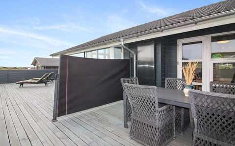 Anett - 400M from the Sea: Bois, Sol, Design Intérieur, Sol, Meubles, Parquet, Pièce, Plafond, Tache De Bois, Dur