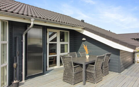 Anett - 400M from the Sea: Bois, Sol, Design Intérieur, Sol, Meubles, Parquet, Pièce, Plafond, Tache De Bois, Dur